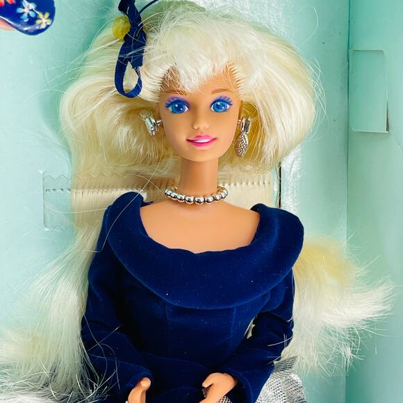 Winter Velvet Avon Exclusive Special Edition Mattel Barbie Doll - NRFB/NIB - Picture 3 of 11